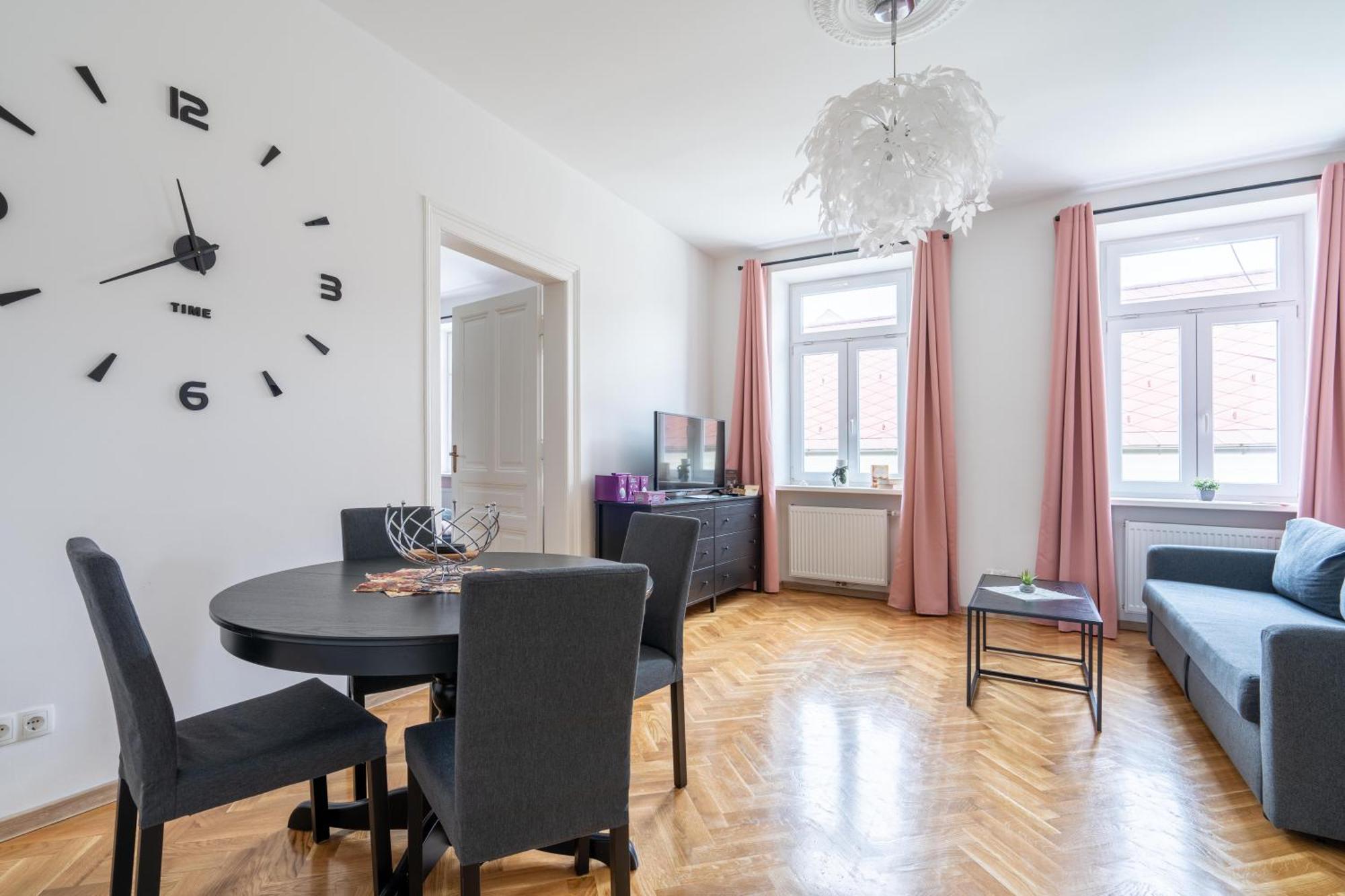 Revliving Apartments Eggenburg Buitenkant foto