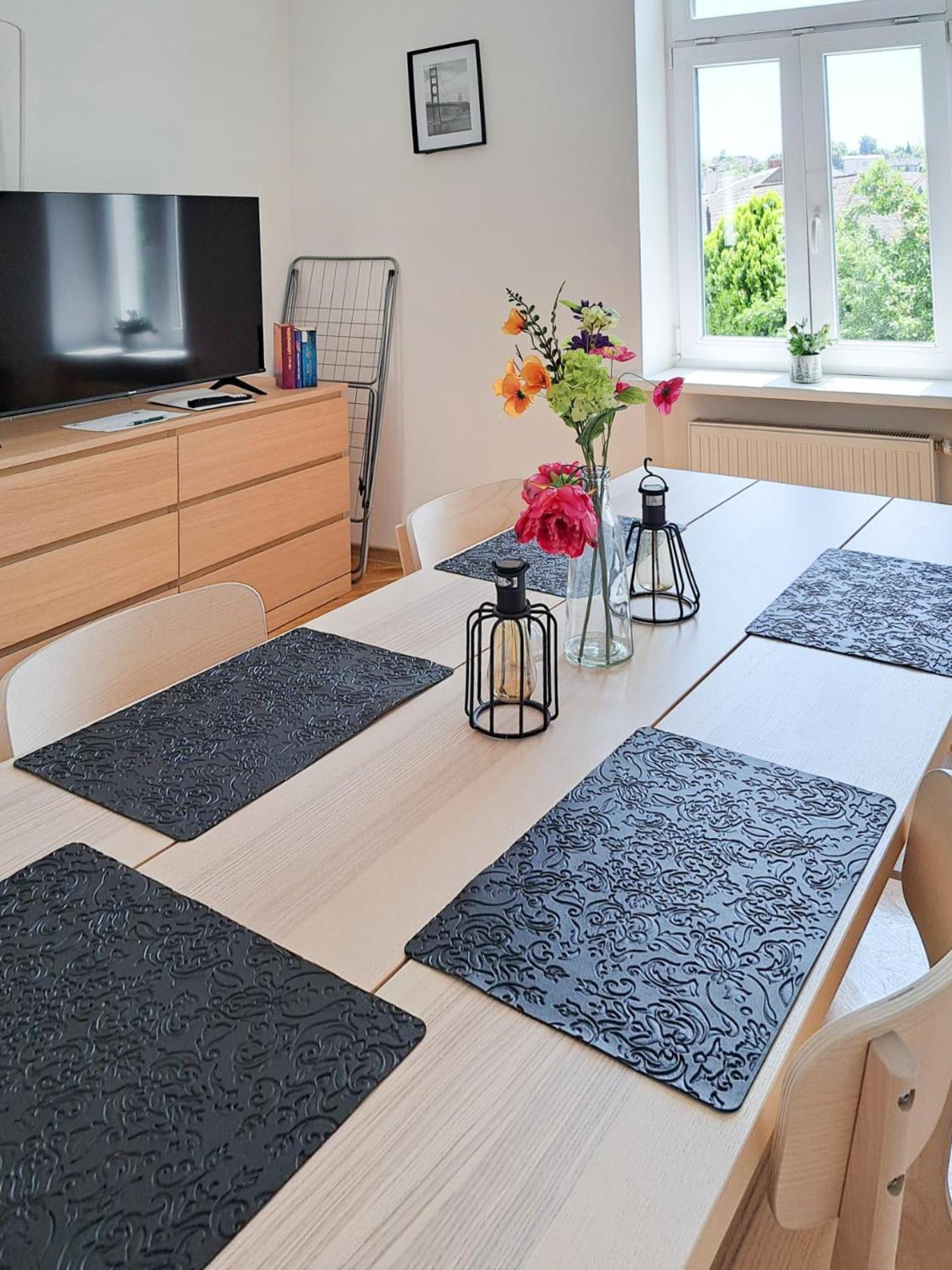 Revliving Apartments Eggenburg Buitenkant foto