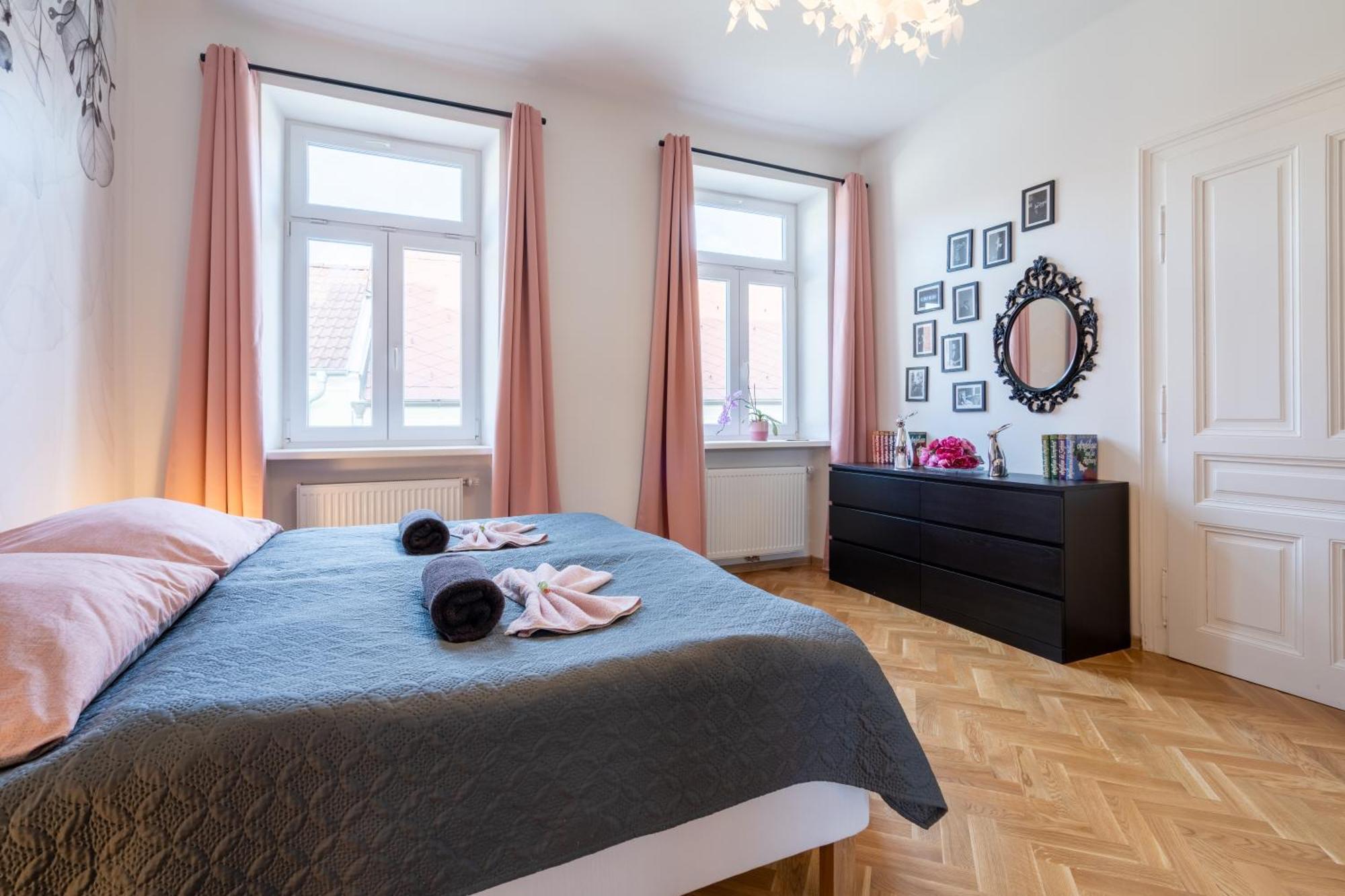 Revliving Apartments Eggenburg Buitenkant foto